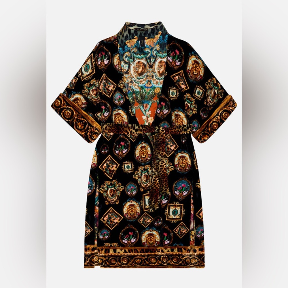 Camilla Long Line Reversible Robe
Fearless Felis - Picture 3 of 12